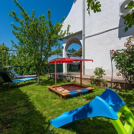 Sabina 2, Appartement *