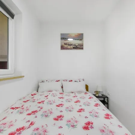 Sabina 2, Apartment
